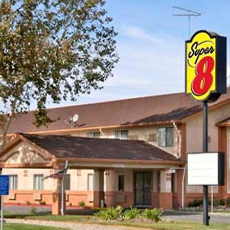Super 8 By Wyndham Willows Bagian luar foto
