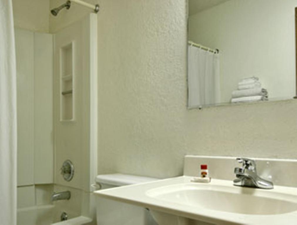 Super 8 By Wyndham Willows Ruang foto
