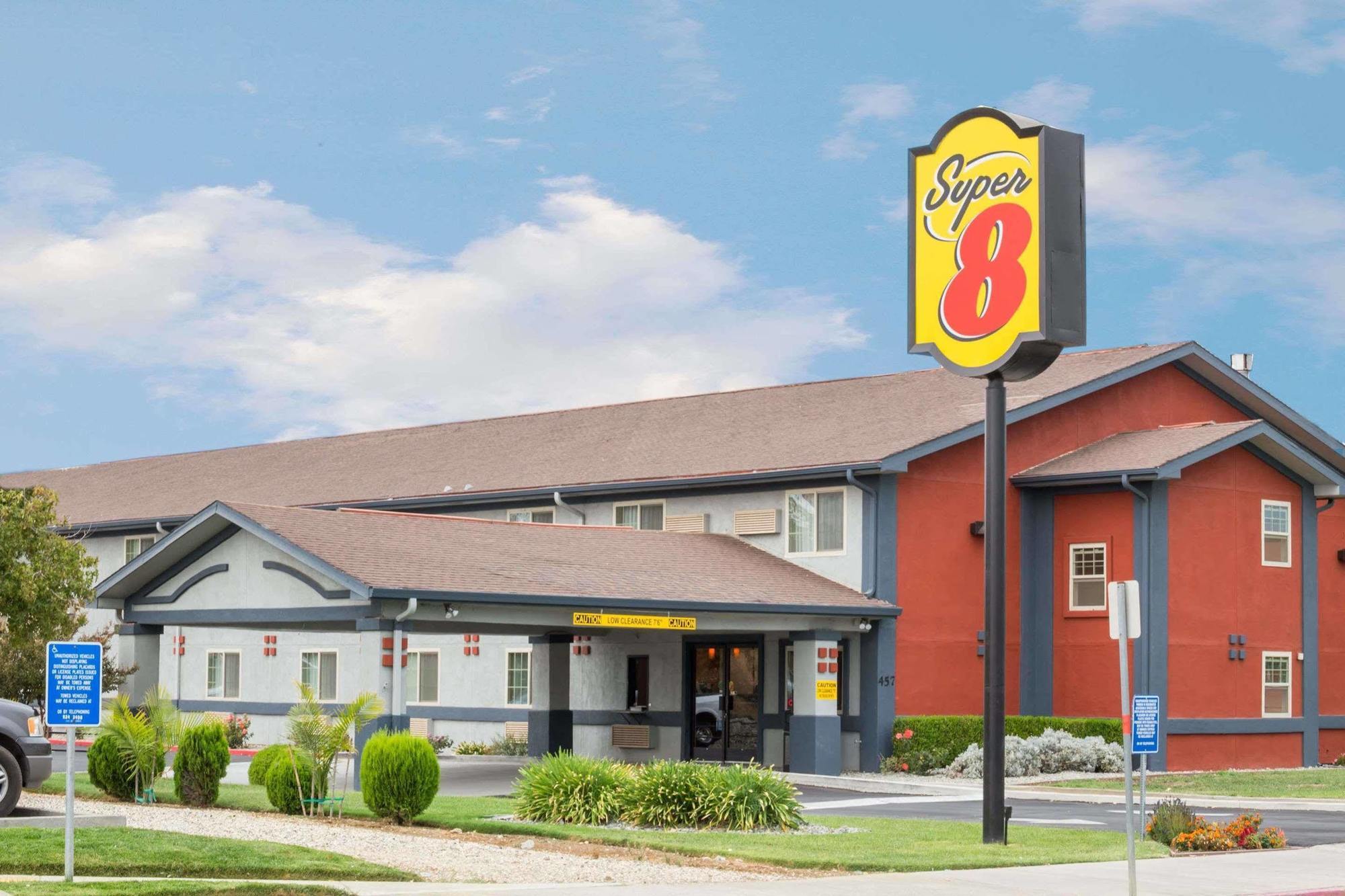 Super 8 By Wyndham Willows Bagian luar foto